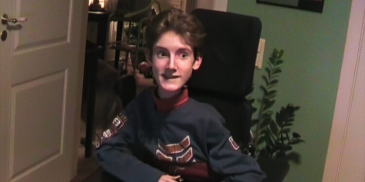 His personal frame weakened by way of an extraordinary illness, a gamer adopts a more potent one – and leaves a legacy – inside International of Warcraft