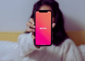 How Algorithms Are Rewriting Romance in 2025 – Is Your Soulmate a Robotic?