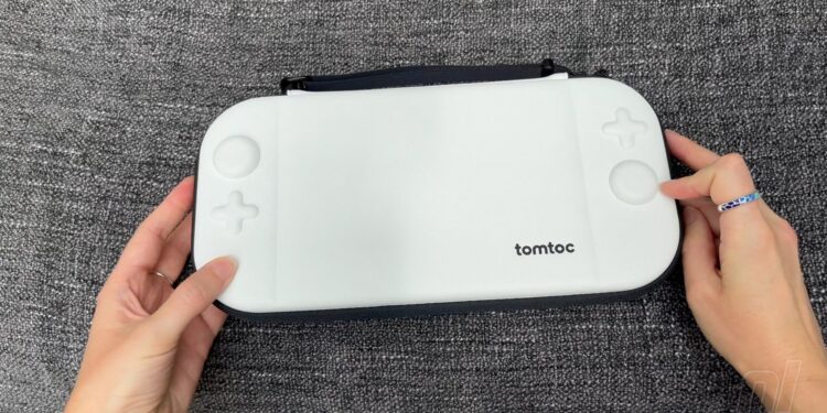 Mini Evaluation: tomtoc FancyCase-G05 For Transfer 2 – A Narrow Case That Nails The Basics